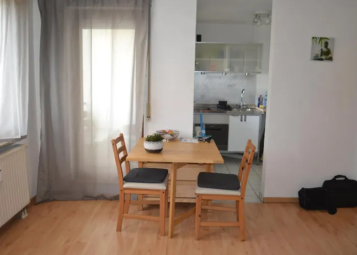 Zentrale + Kostenlosem Parkplatz *